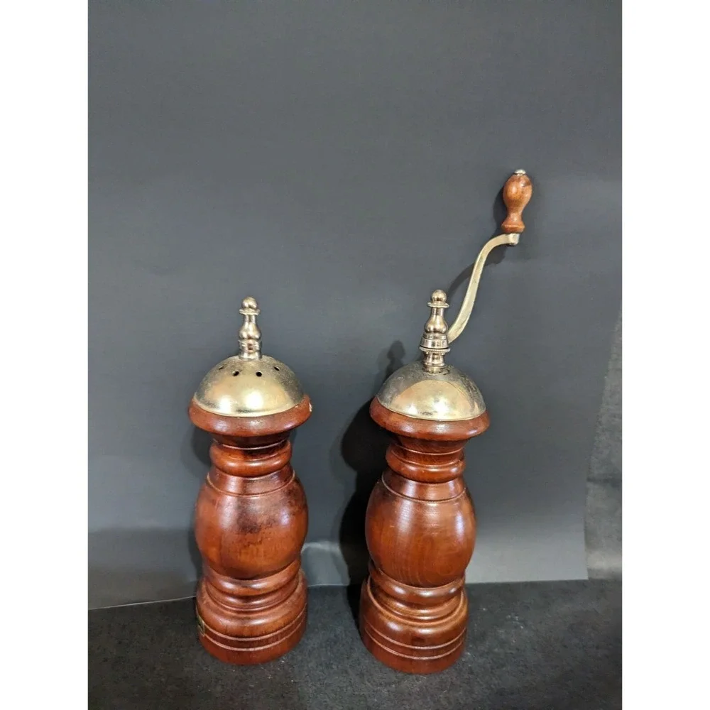 Vintage Kimco Wood Salt Shaker‎ and Pepper Mill Set Dark Brown Taiwan Hand Crank